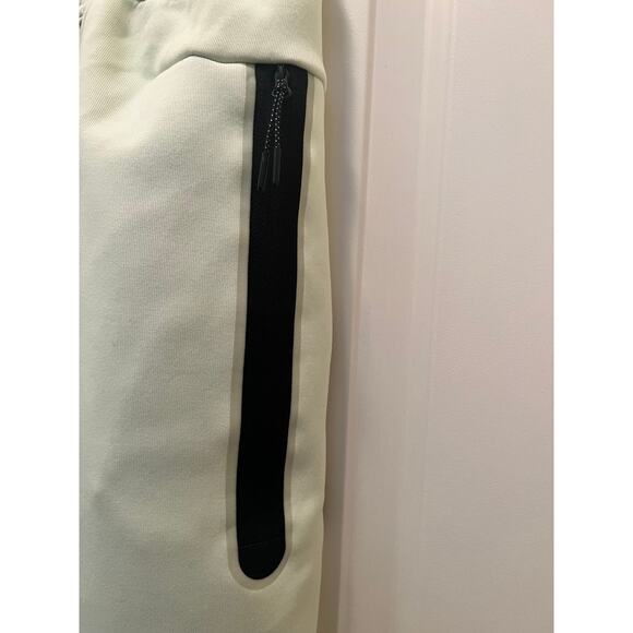 Brand New Nike Tech Pants- Lime Green and Black- Men’s XXL - Picture 4 of 10